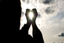 篮网为刚刚被76人裁掉的侧翼新星送出合同，但他想留队并不容易？